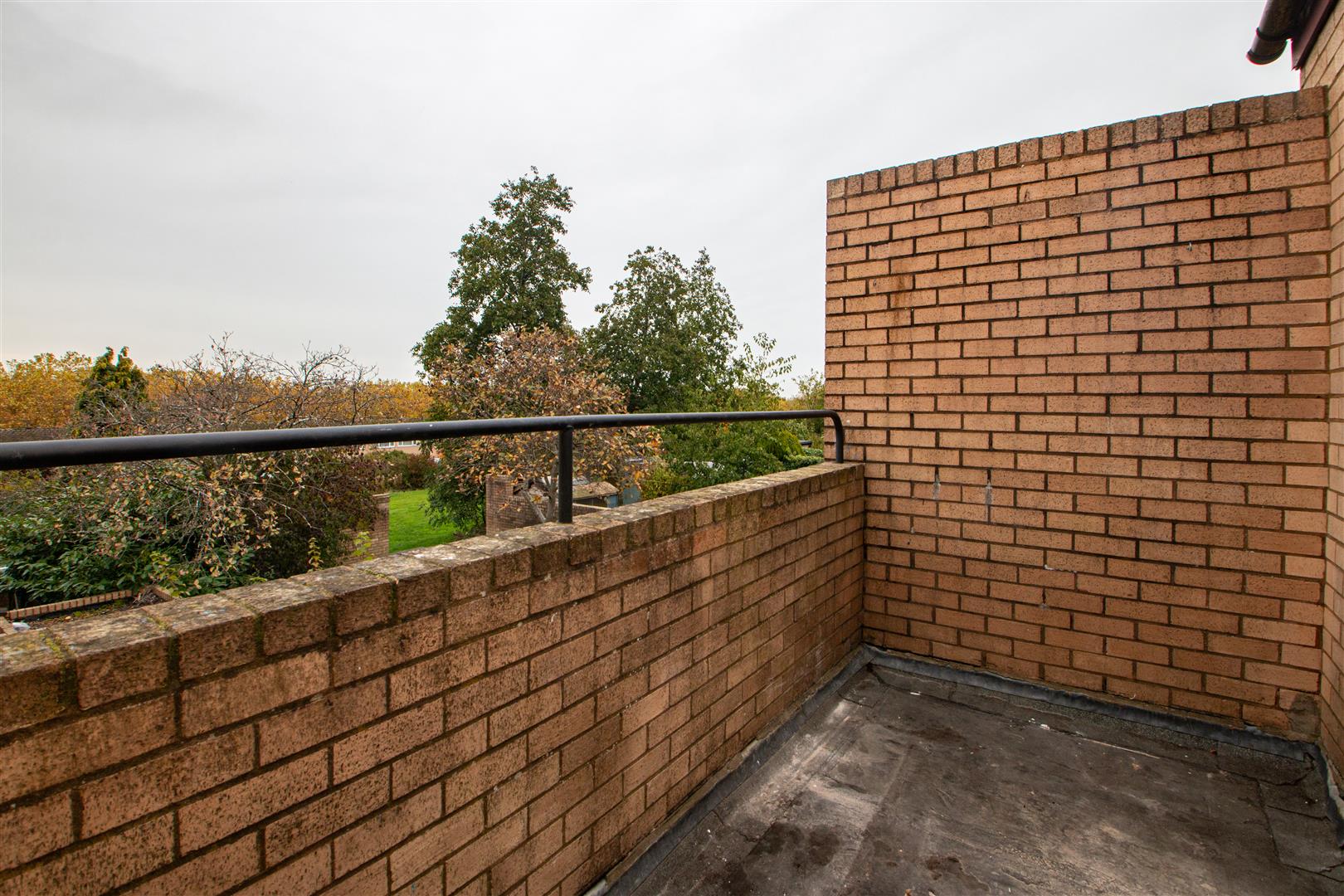 1 bed property in Mullen Avenue, Milton Keynes